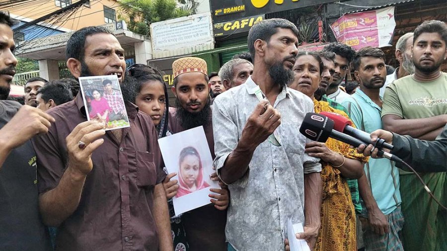 মিরপুরে আগুন: নিখোঁজ স্বজনের অপেক্ষায় তারা
