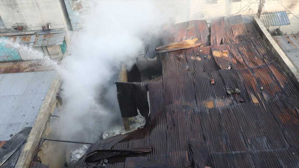 রূপনগরে আগুন: মুখ পুড়ে অঙ্গার, সারোয়ারের লাশ মিলল জোড়া আঙ্গুল দেখে