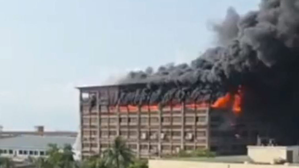 চট্টগ্রাম ইপিজেডে কারখানায় ভয়াবহ আগুন