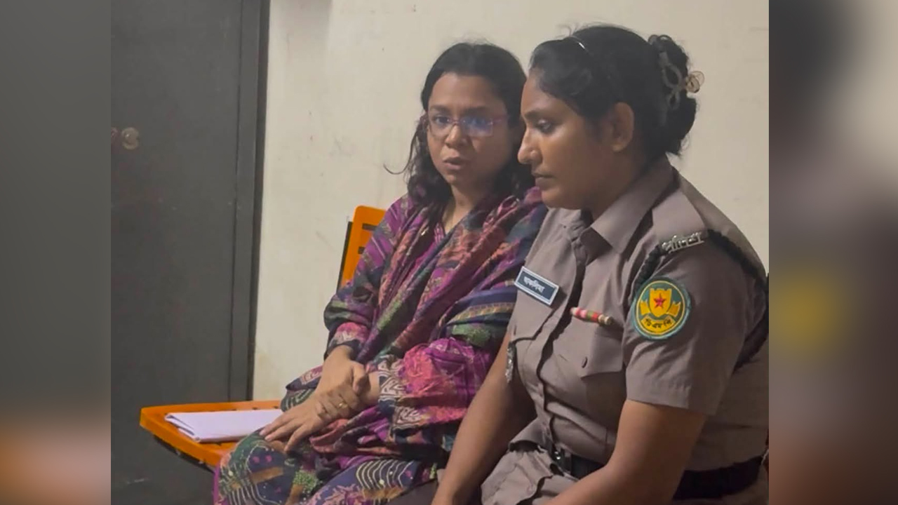সচিবালয়ের সামনে ভাত বিক্রি করে আটক সোহানী শিফা