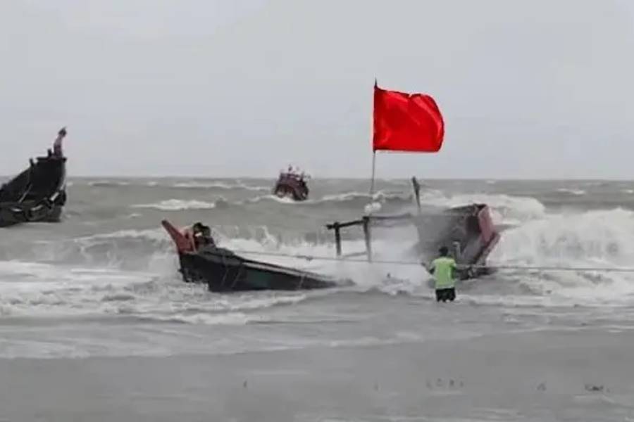 সাগরে গভীর নিম্নচাপ, ১২ জেলায় ঝোড়ো হাওয়ার আভাস